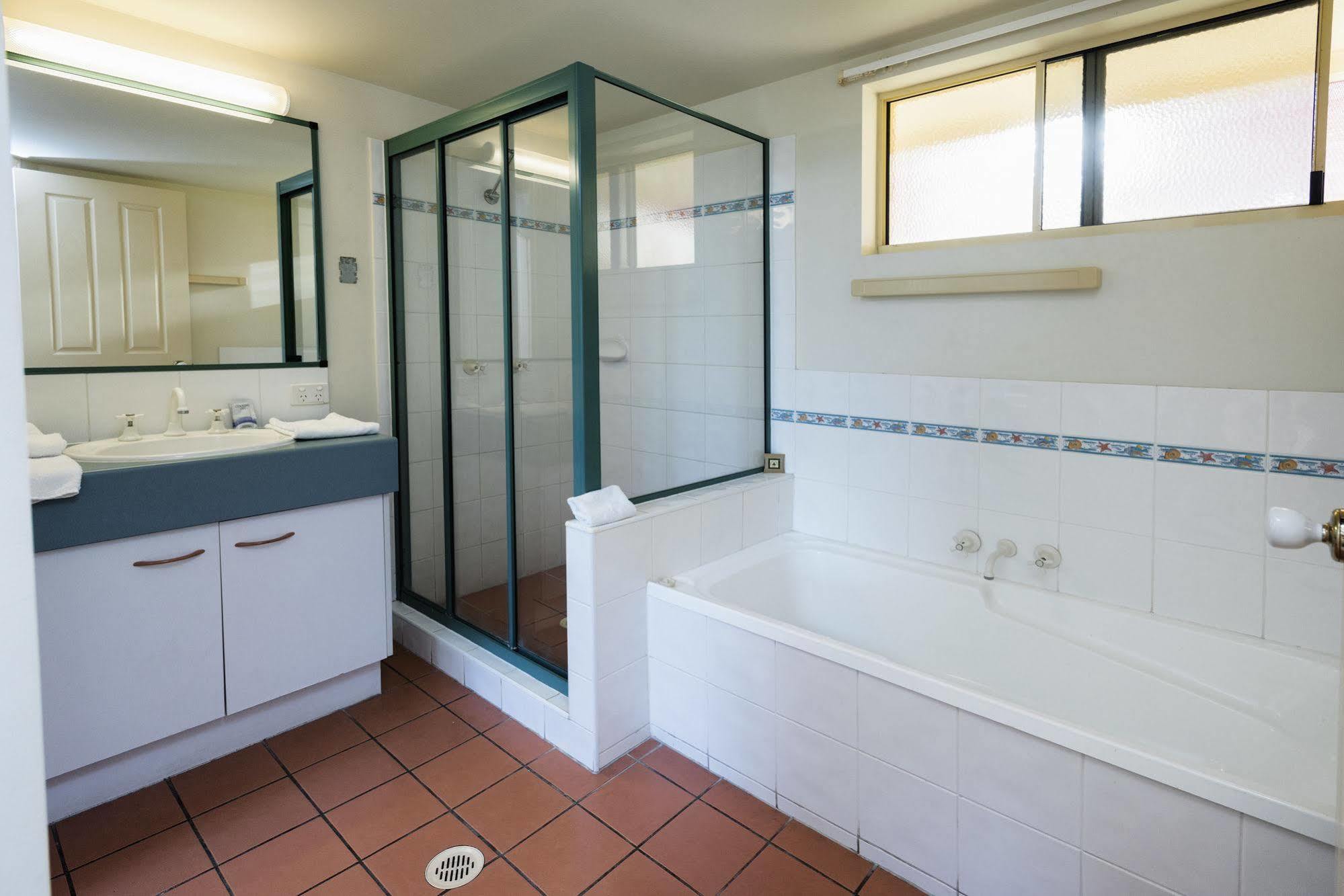 Alexander Beachfront Apartments Hervey Bay Eksteriør bilde