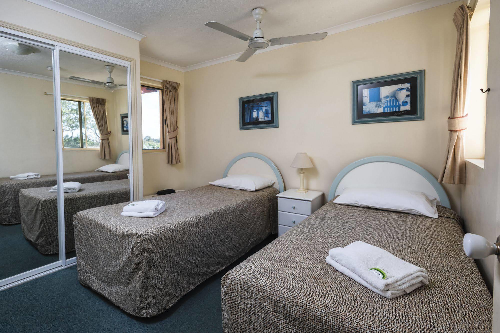 Alexander Beachfront Apartments Hervey Bay Eksteriør bilde