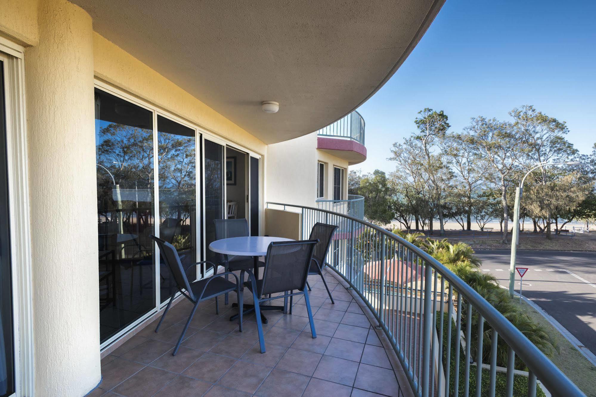 Alexander Beachfront Apartments Hervey Bay Eksteriør bilde