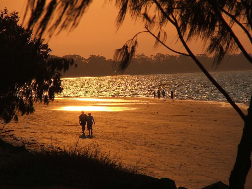 Alexander Beachfront Apartments Hervey Bay Eksteriør bilde