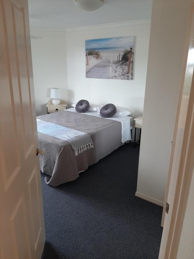 Alexander Beachfront Apartments Hervey Bay Eksteriør bilde