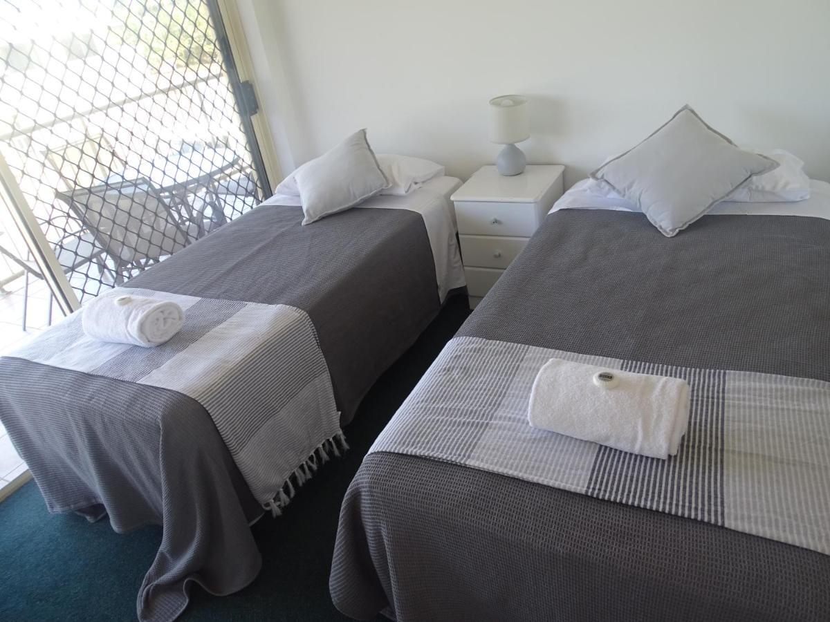 Alexander Beachfront Apartments Hervey Bay Eksteriør bilde