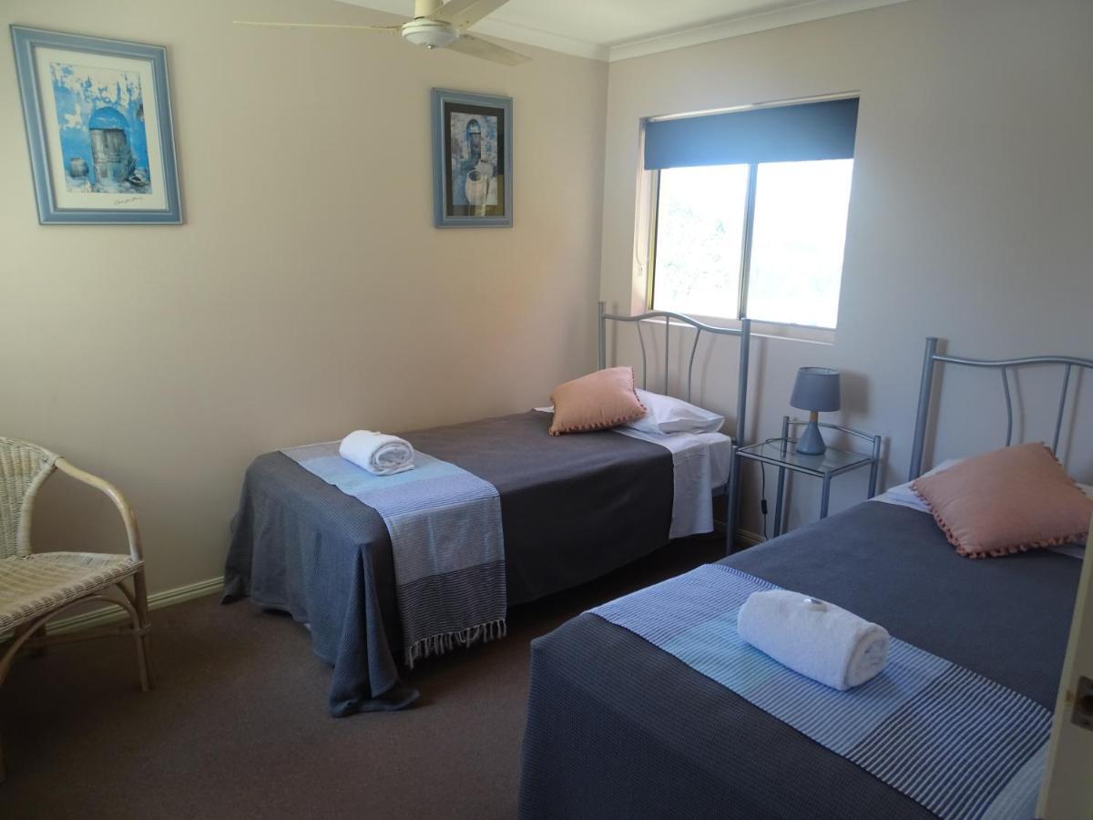 Alexander Beachfront Apartments Hervey Bay Eksteriør bilde
